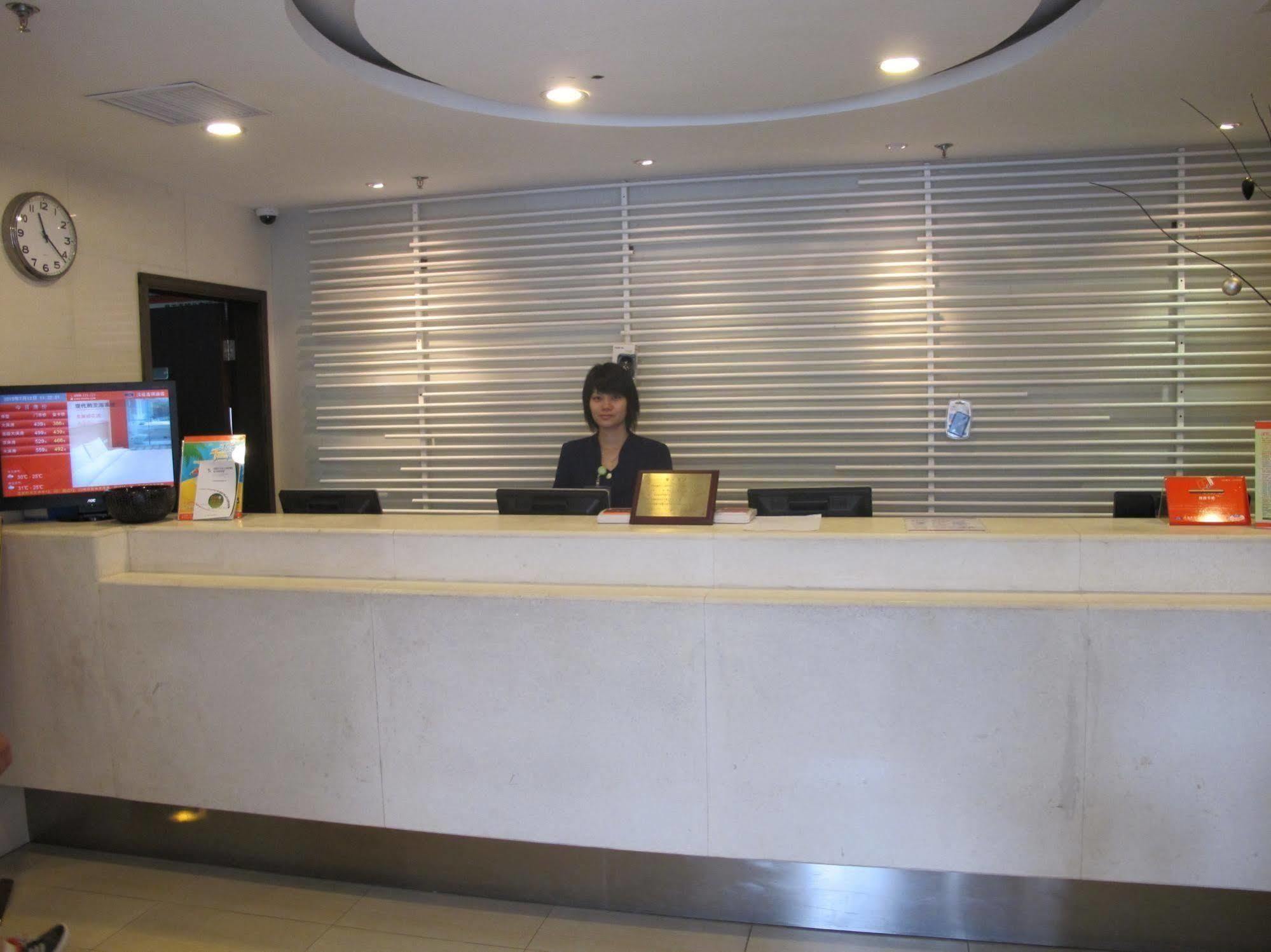 Ji Hotel Shanghai Xujiahui Exterior photo